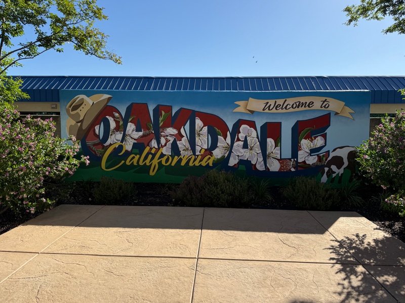 mural in Oakdale by artist unknown.