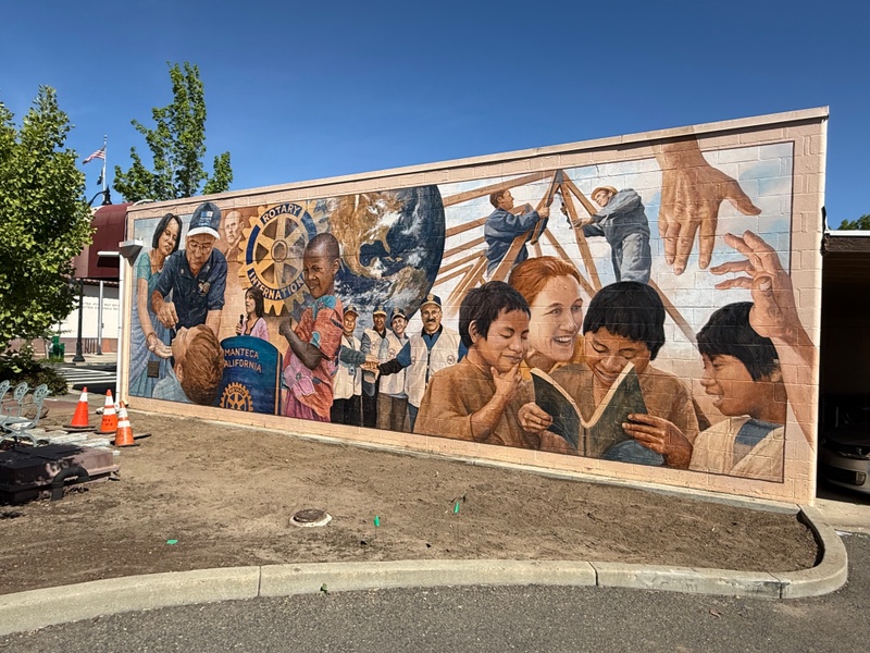 mural in Manteca by artist unknown.