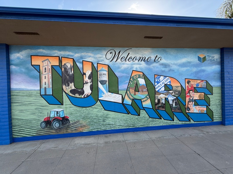mural in Tulare by artist unknown.