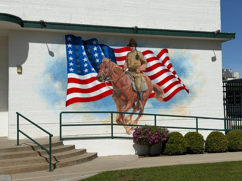 mural in Kingsburg by artist unknown.