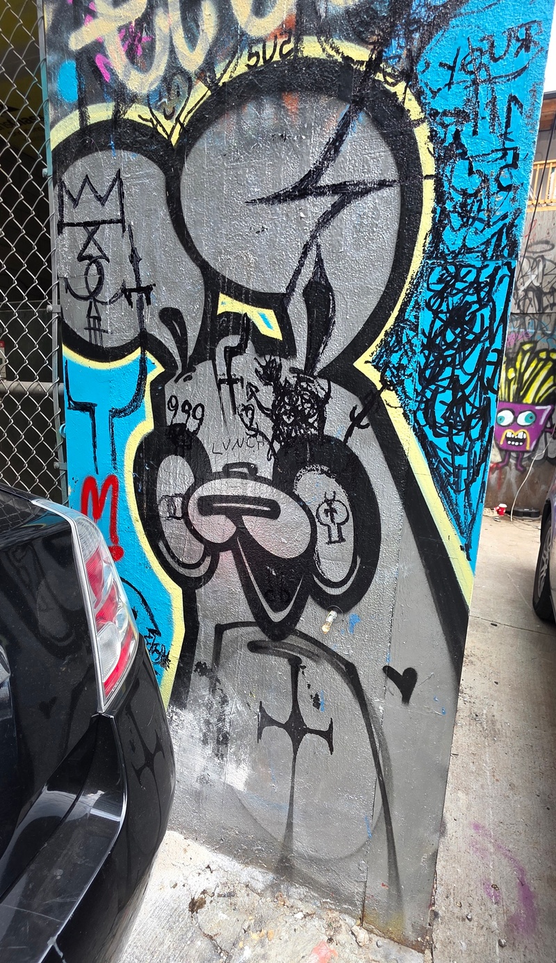 mural in Toronto by artist unknown.