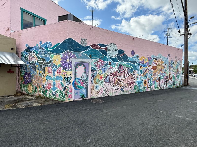 mural in Gilroy by artist unknown.