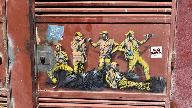 mural in Vila Nova de Gaia by artist unknown.