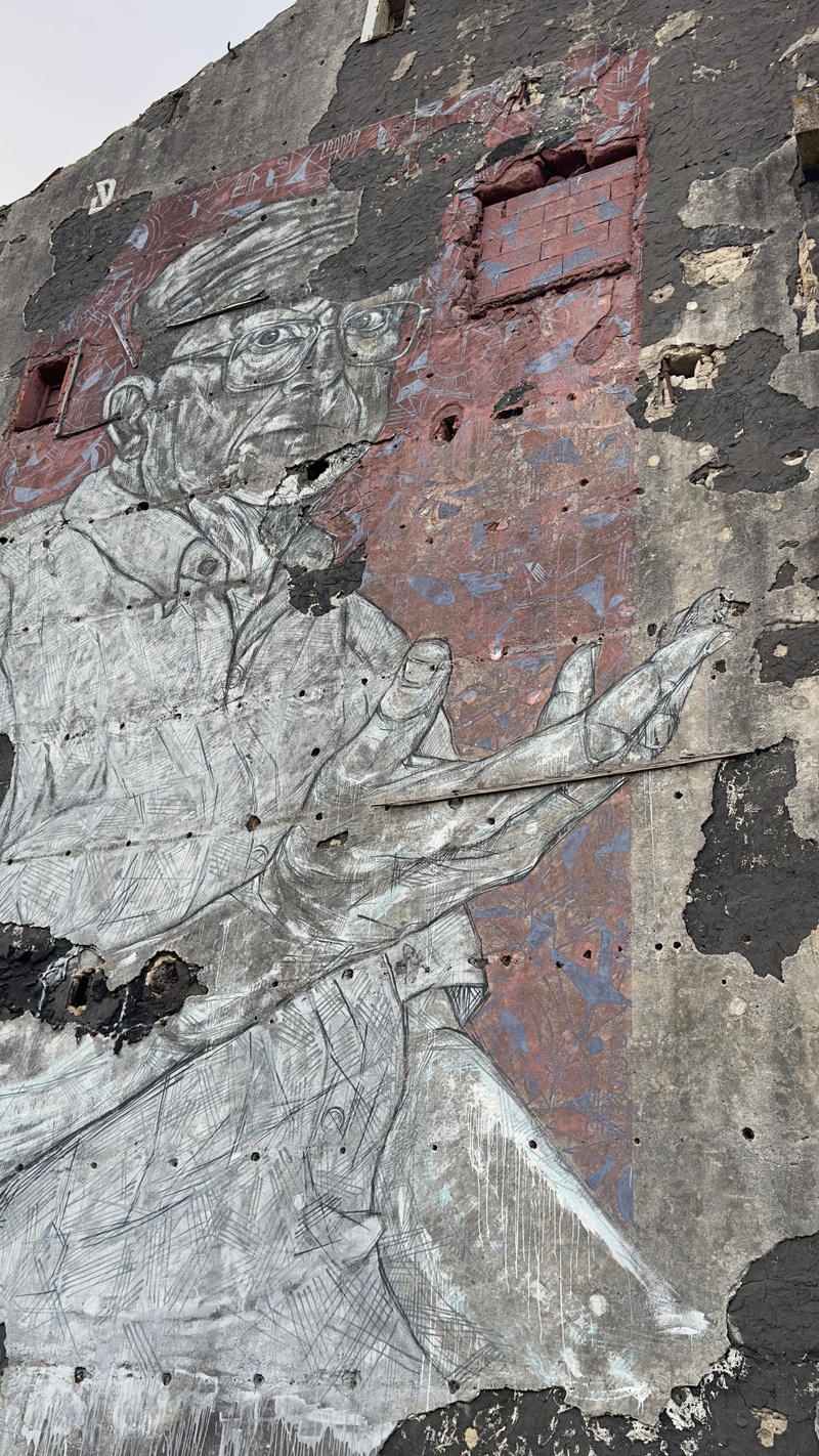 mural in Porto by artist unknown.