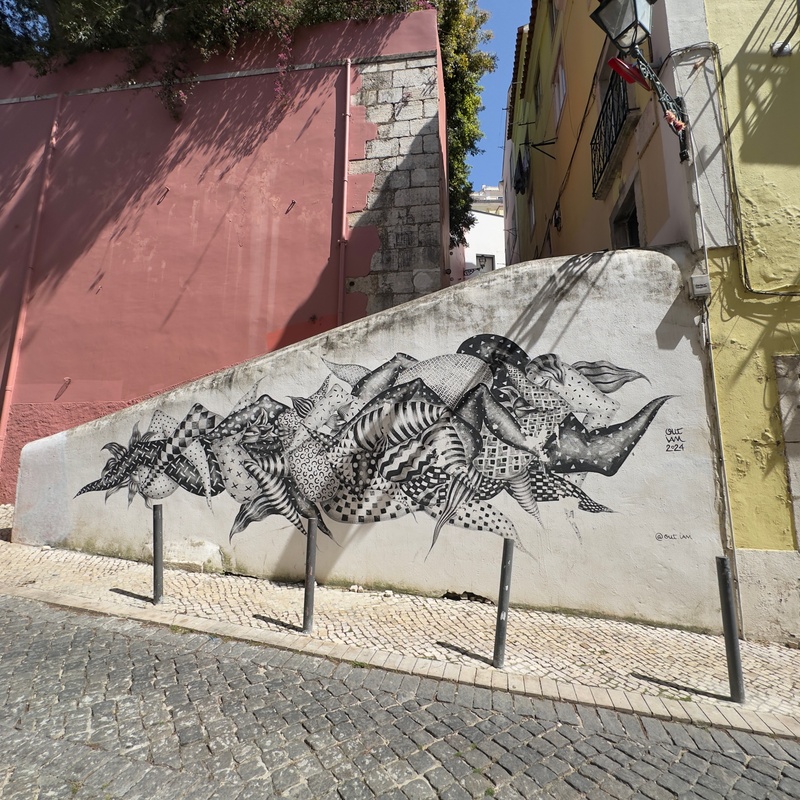 mural in Lisboa by artist unknown.