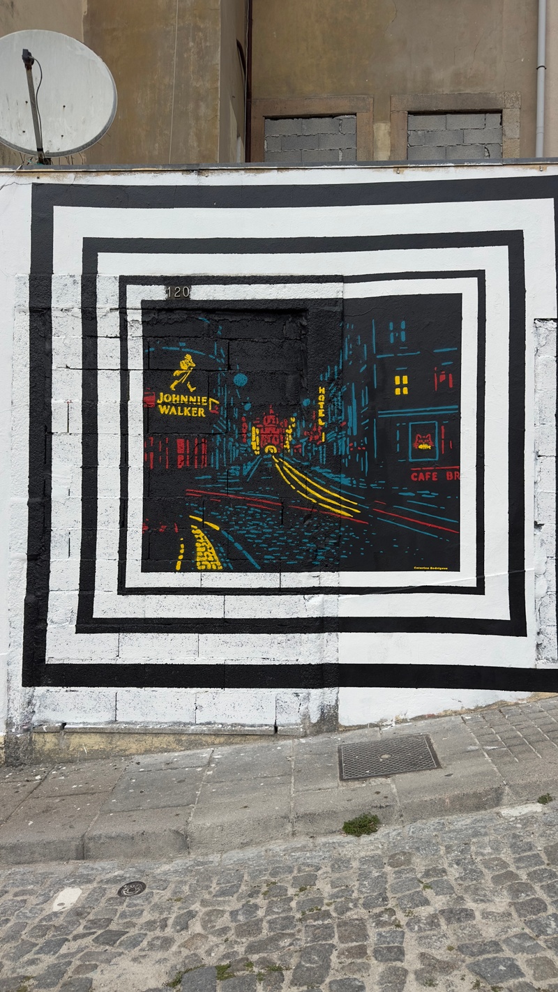mural in Porto by artist unknown.