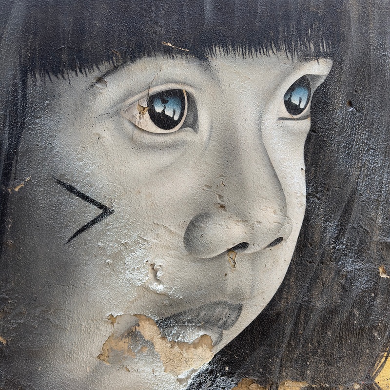 mural in Lisboa by artist unknown.