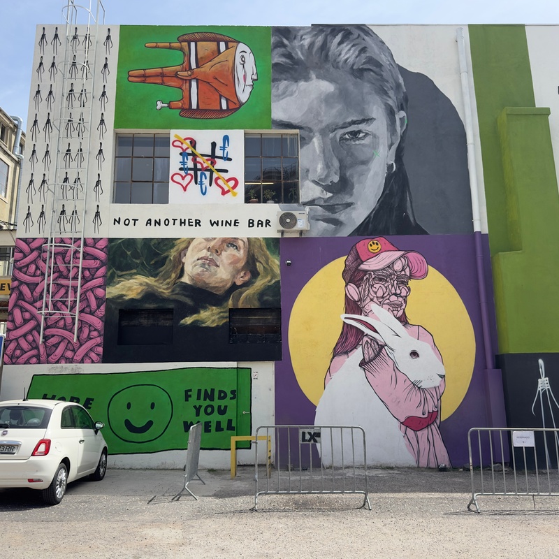 mural in Lisboa by artist unknown.