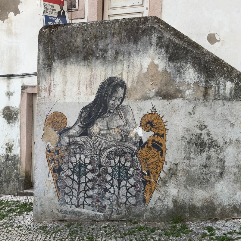 mural in Lisboa by artist unknown.