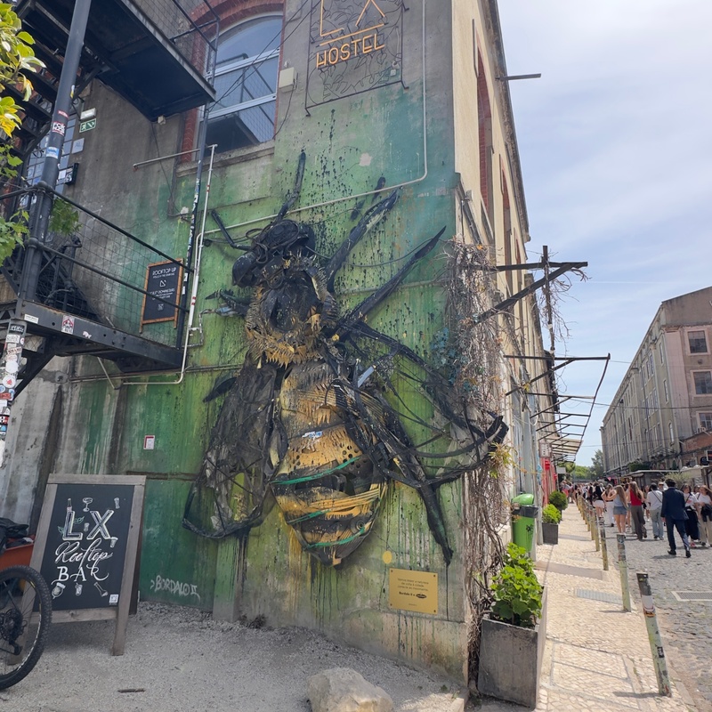 mural in Lisboa by artist Bordalo II.