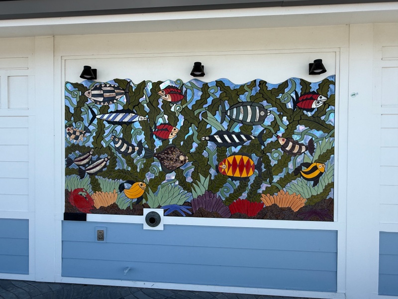 mural in Pismo Beach by artist unknown.