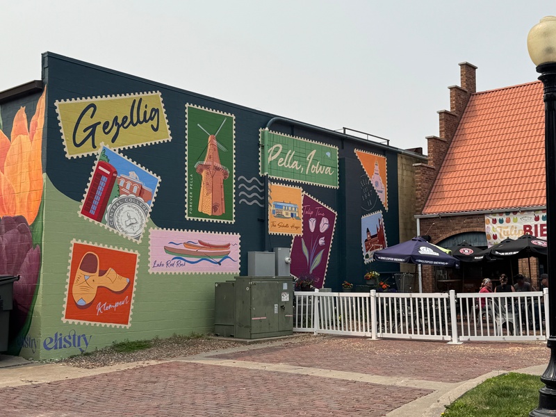 mural in Pella by artist unknown.