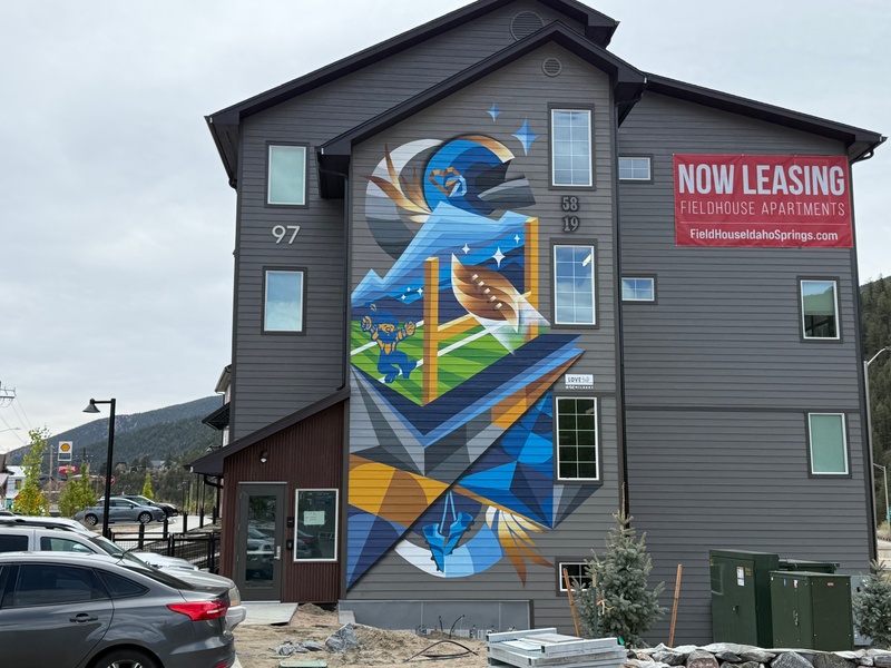 mural in Idaho Springs by artist unknown.