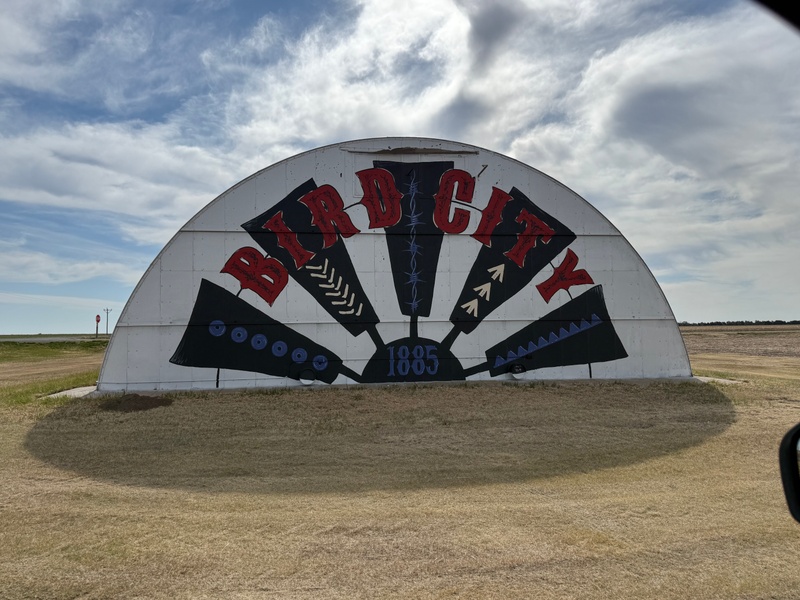 mural in Bird City by artist unknown.