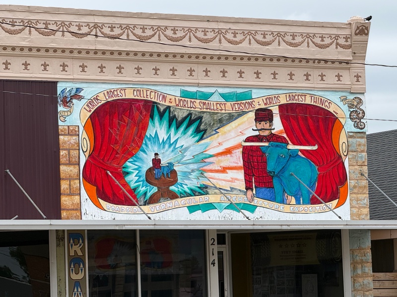 mural in Lucas by artist unknown.