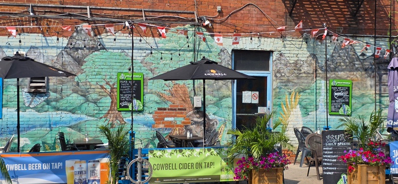 mural in Toronto by artist unknown.