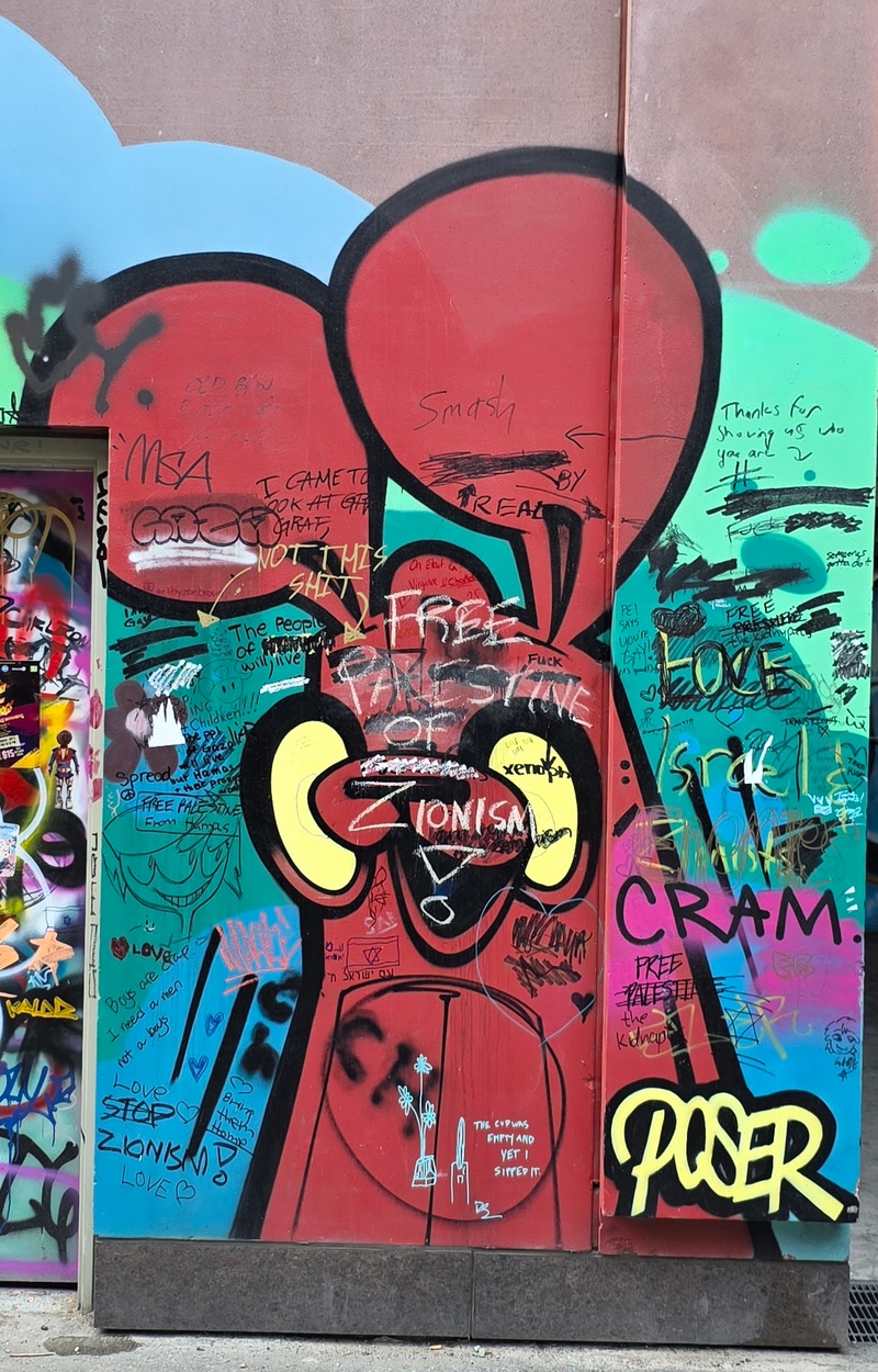 mural in Toronto by artist unknown.