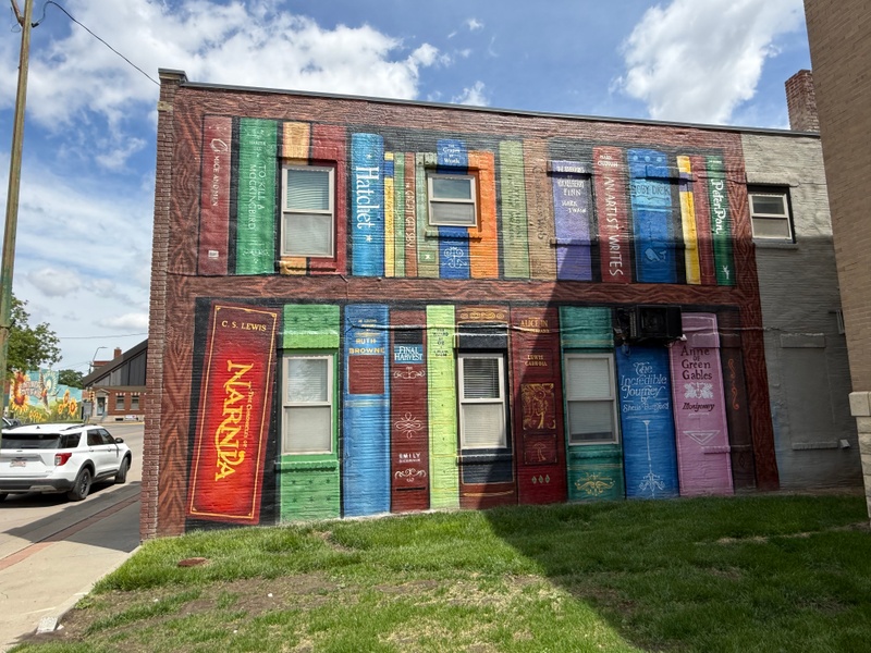 mural in Clay Center by artist unknown.