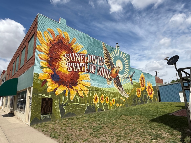 mural in Clay Center by artist unknown.