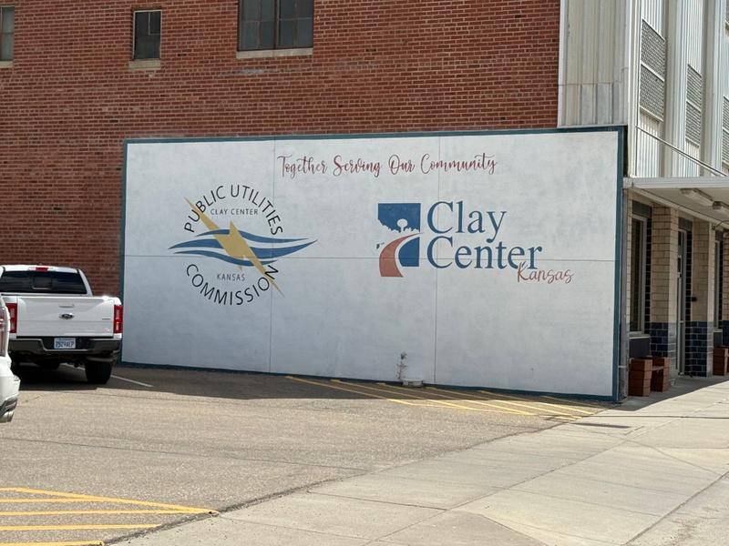 mural in Clay Center by artist unknown.
