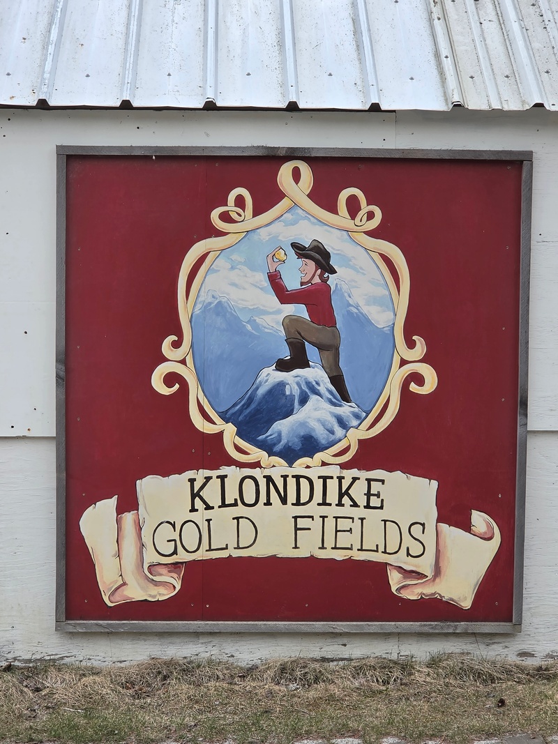mural in Skagway by artist unknown.