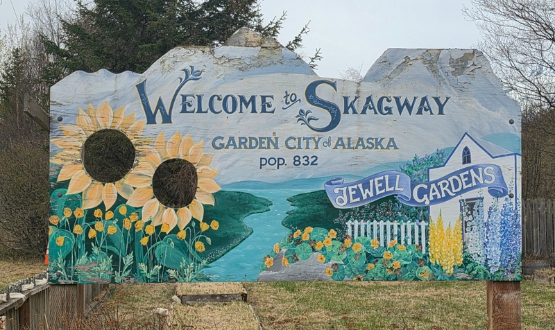mural in Skagway by artist unknown.