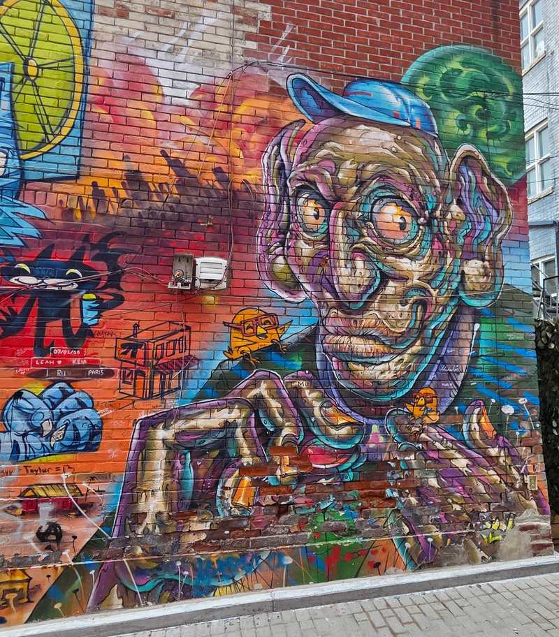 mural in Toronto by artist unknown.
