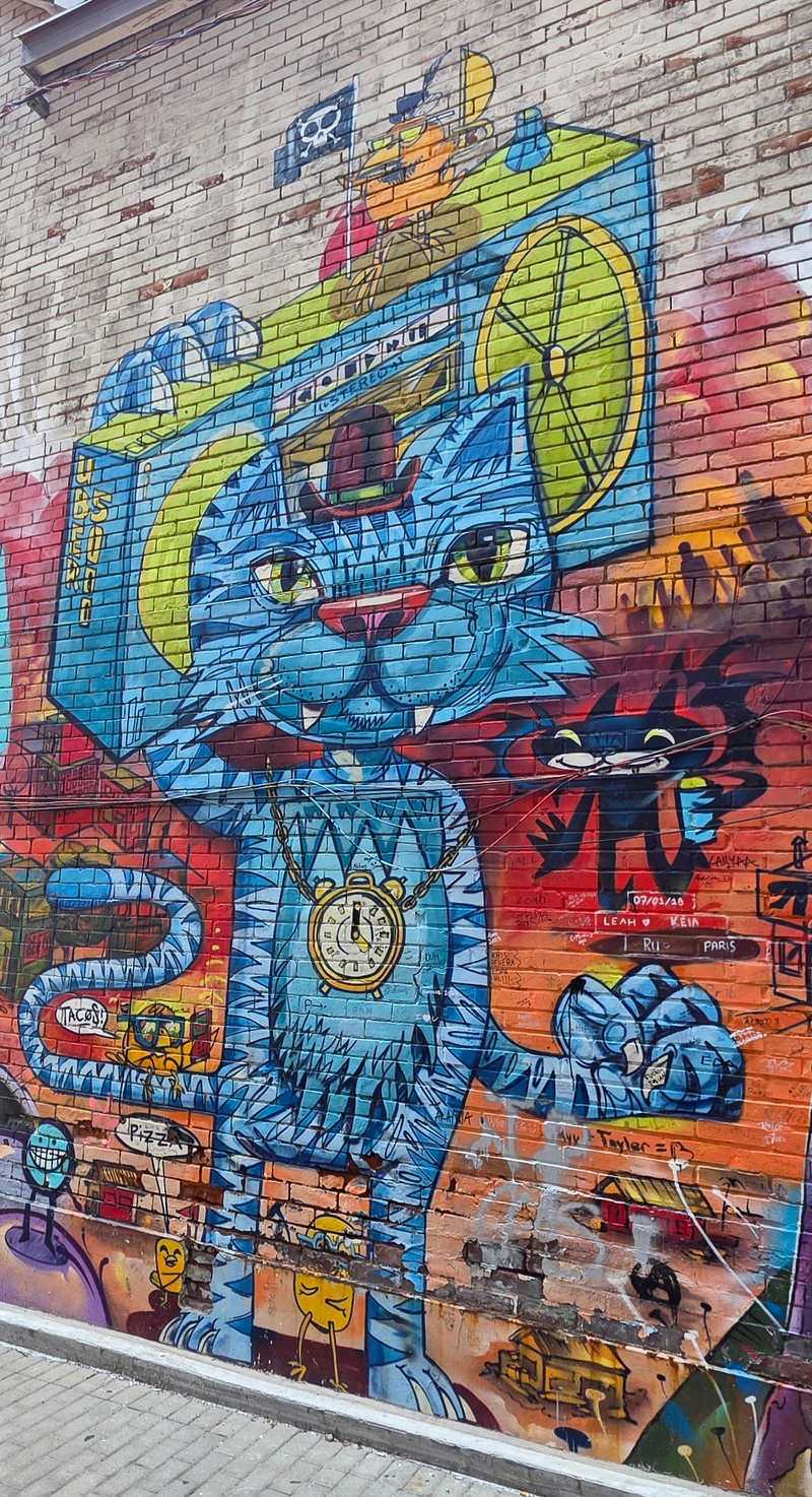 mural in Toronto by artist unknown.