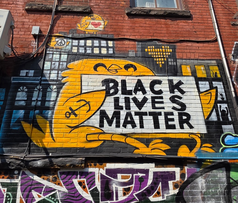 mural in Toronto by artist uber5000.