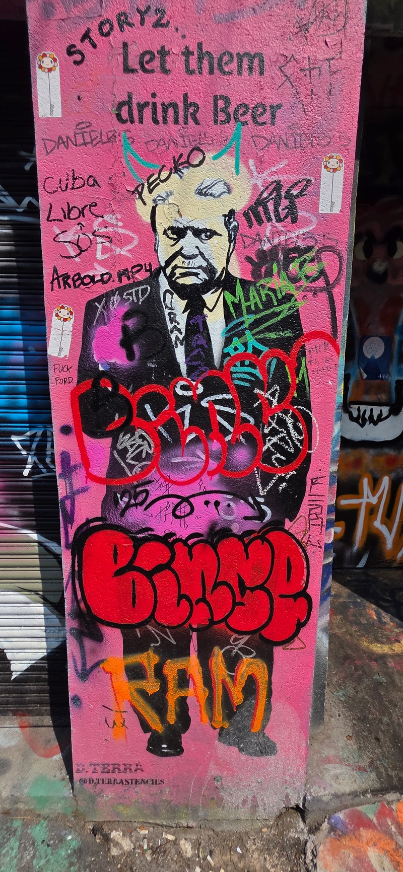 mural in Toronto by artist unknown.