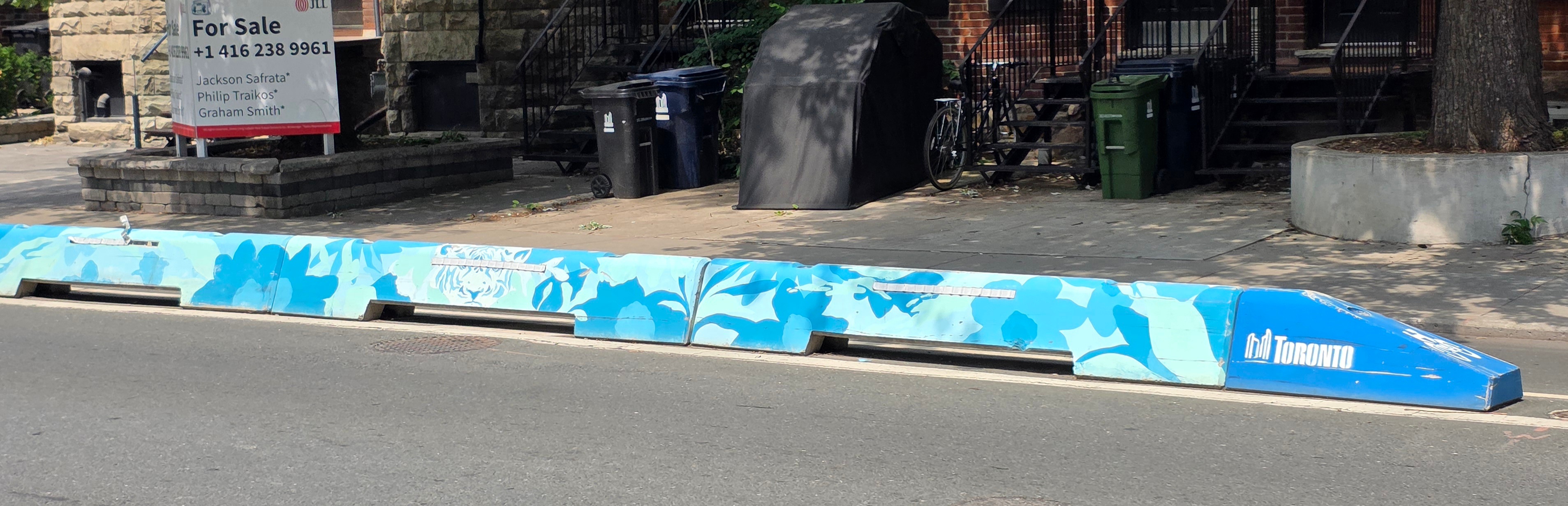 mural in Toronto by artist unknown.