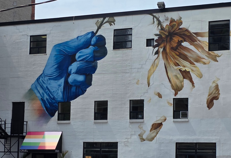 mural in Toronto by artist unknown.