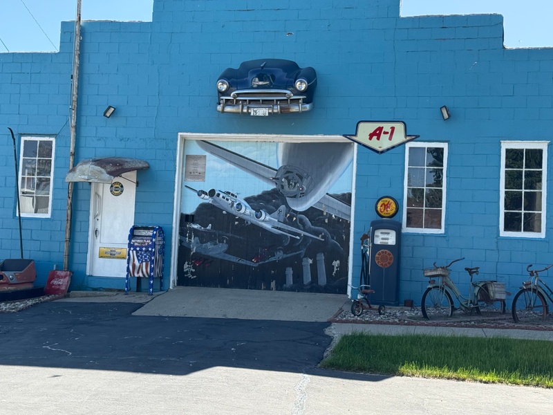 mural in Kingsley by artist unknown.