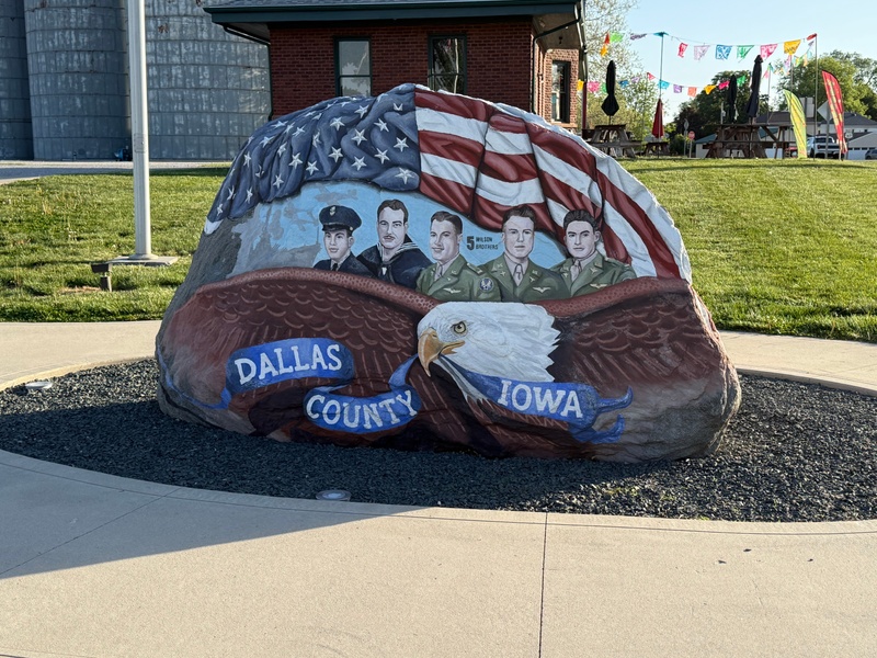 mural in Minburn by artist unknown.