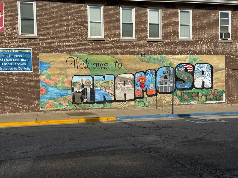 mural in Anamosa by artist unknown.