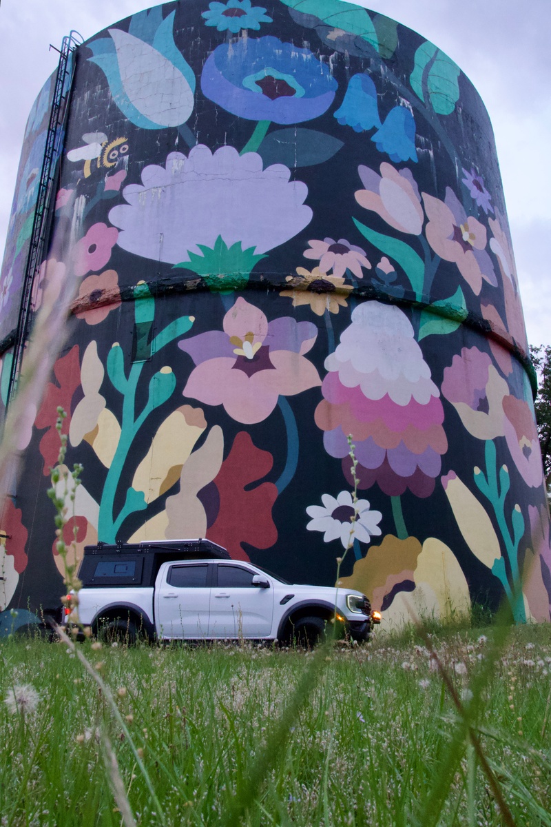 mural in  by artist unknown.
