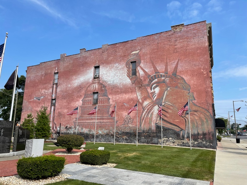 mural in Findlay by artist unknown.