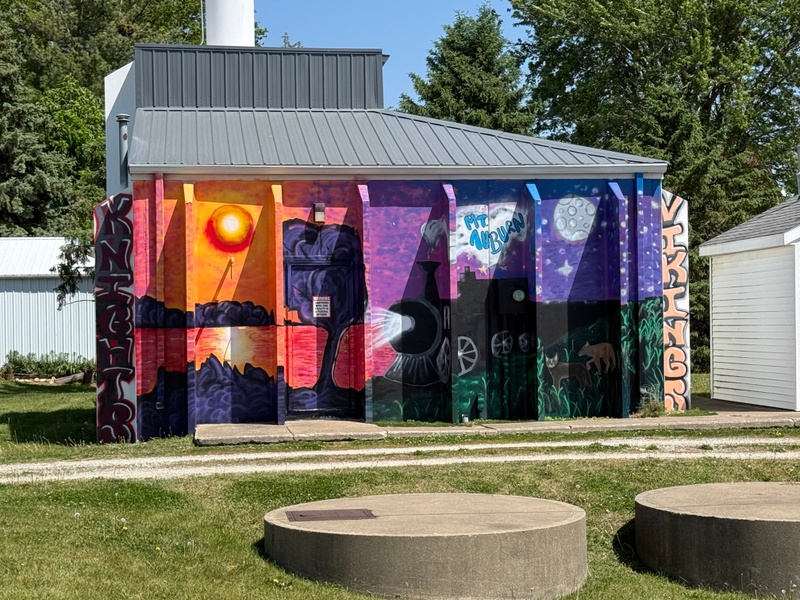 mural in Mount Auburn by artist unknown.
