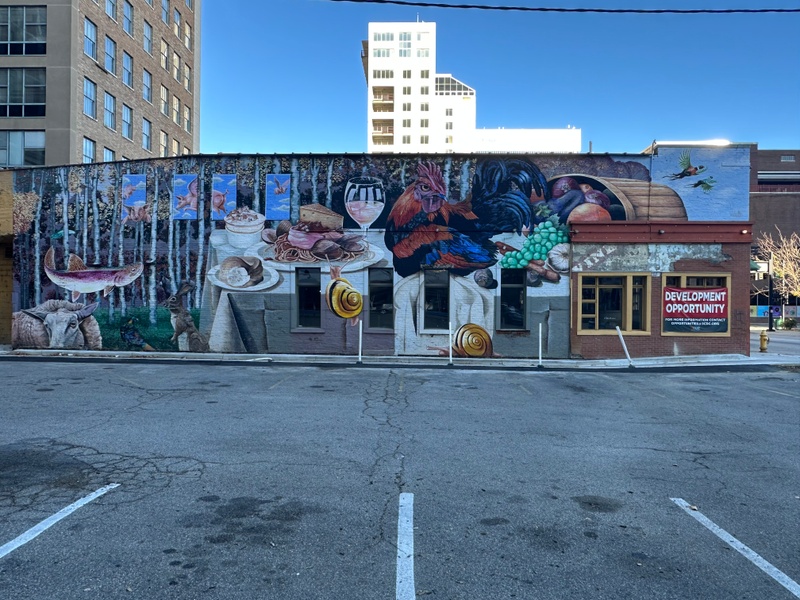 mural in Cincinnati by artist unknown.
