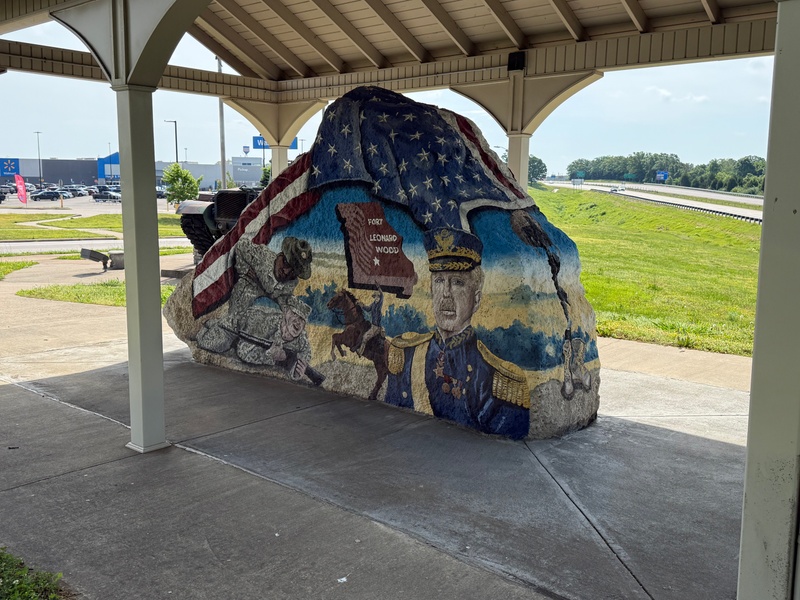 mural in Saint Robert by artist unknown.