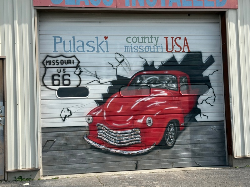 mural in Saint Robert by artist unknown.