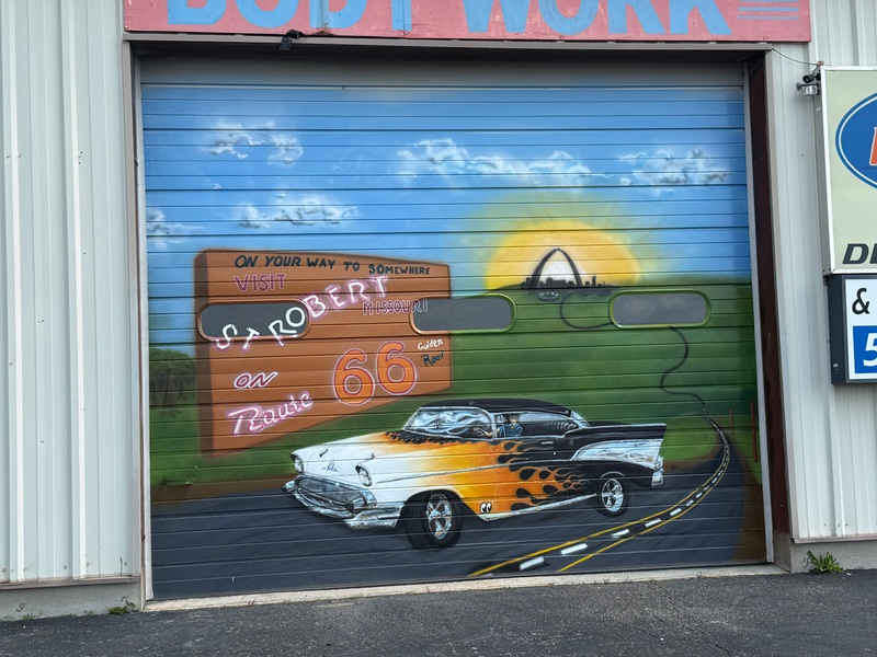 mural in Saint Robert by artist unknown.