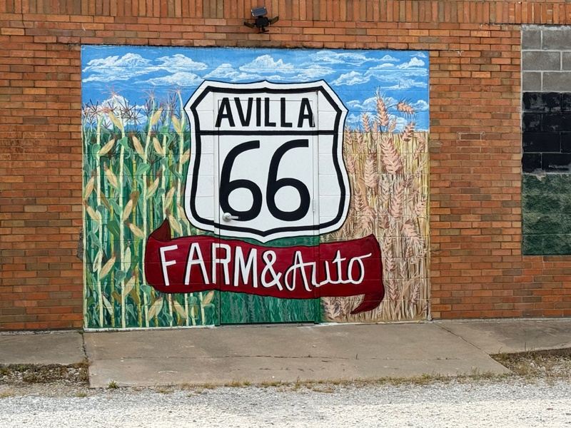 mural in Reeds by artist unknown.