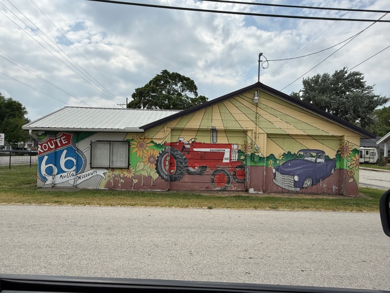 mural in Reeds by artist unknown.