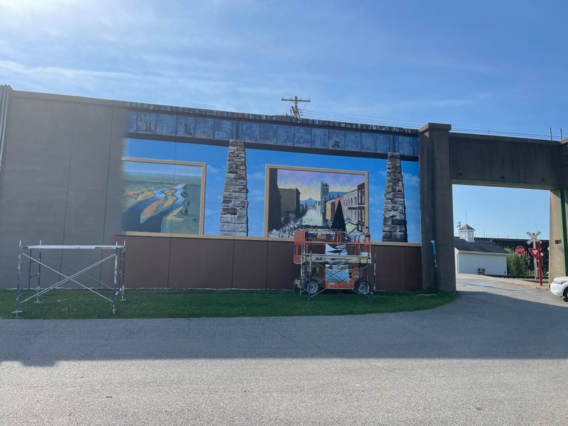 mural in Parkersburg by artist unknown.