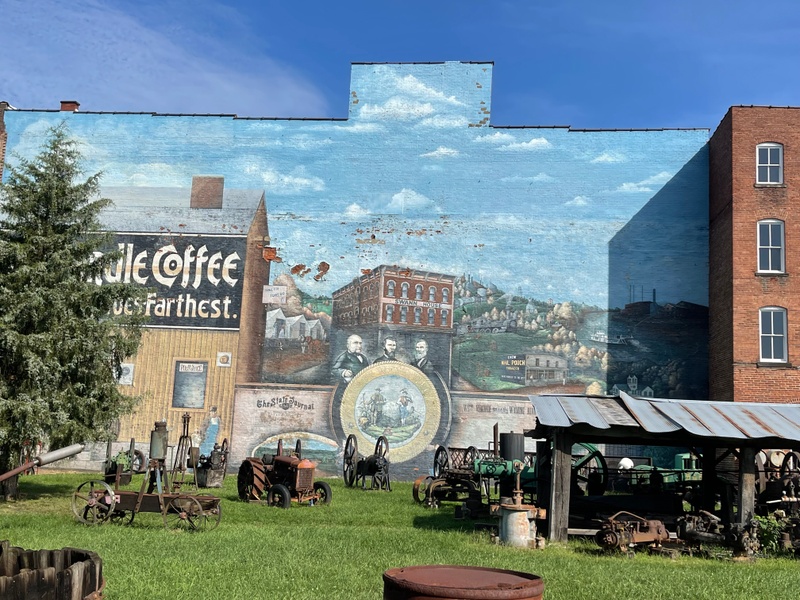 mural in Parkersburg by artist unknown.