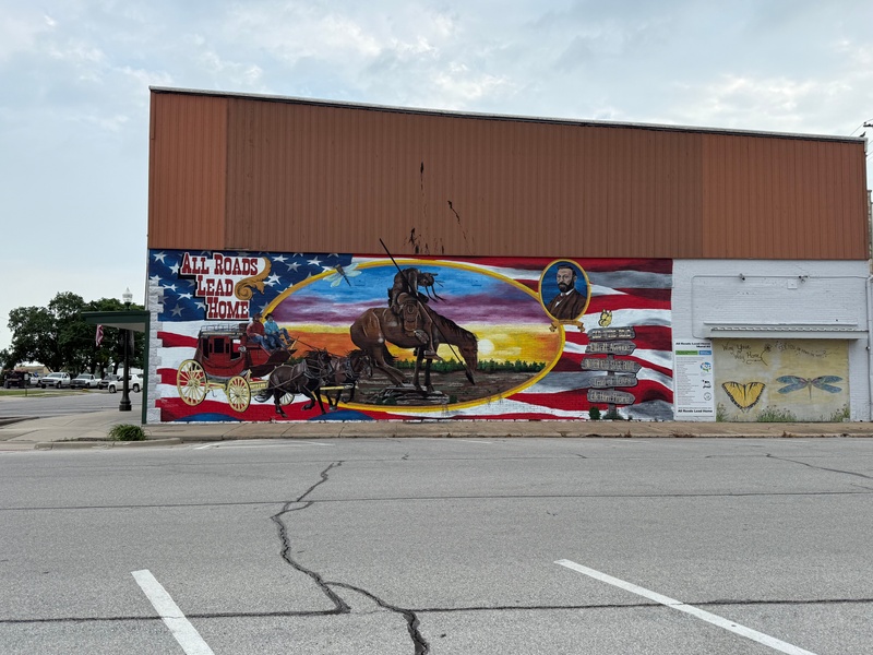 mural in Aurora by artist unknown.