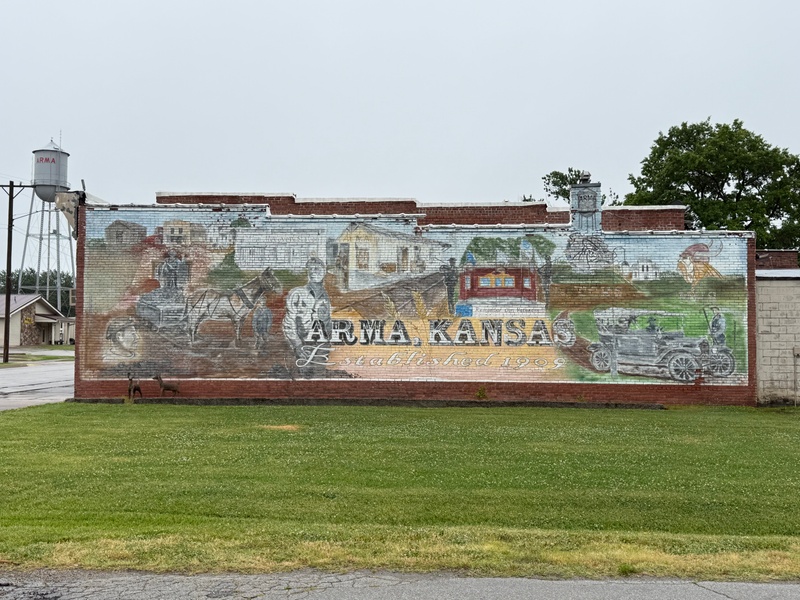 mural in Arma by artist unknown.