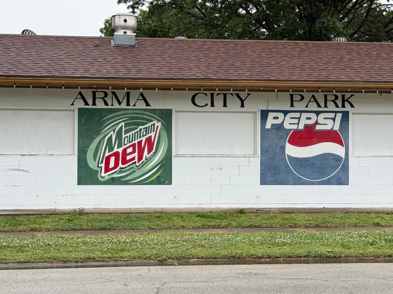 mural in Arma by artist unknown.
