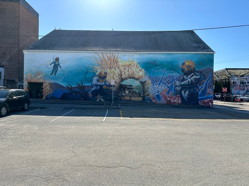 mural in New London by artist unknown.